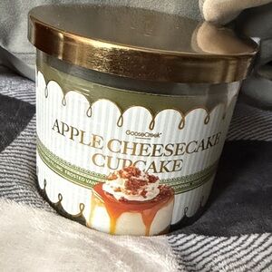 Goose Creek Apple Cheesecake Cupcake Candle